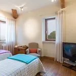 Casa Eugenia 8, Emma