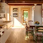 Casa Eugenia 8, Emma *