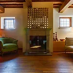 Casa Eugenia 8, Emma *