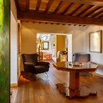 Casa Eugenia 8, Emma Pesaro