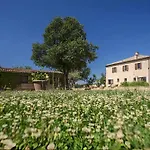 Casa Eugenia 8, Emma ペザロ