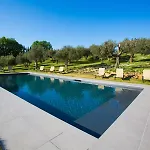 Casa Eugenia 8, Emma ペザロ
