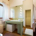 Casa Eugenia 8, Emma *