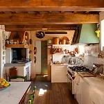 Casa Eugenia 8, Emma ペザロ