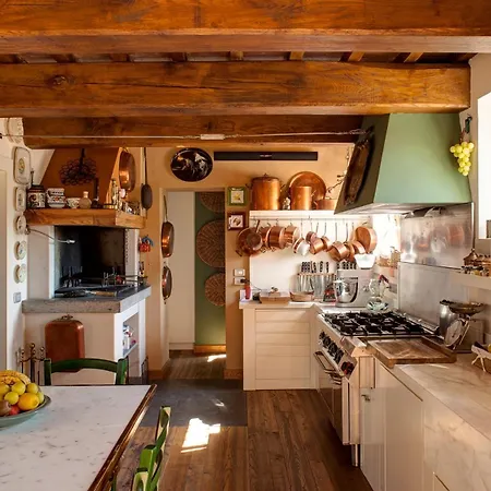 Casa Eugenia 8, Emma Pesaro