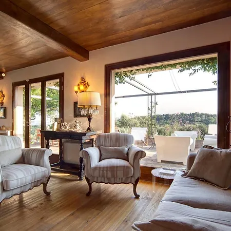Casa Eugenia 8, Emma Villa *