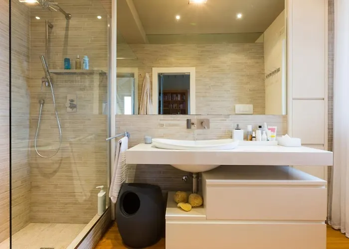 Casa Eugenia 8, Emma *